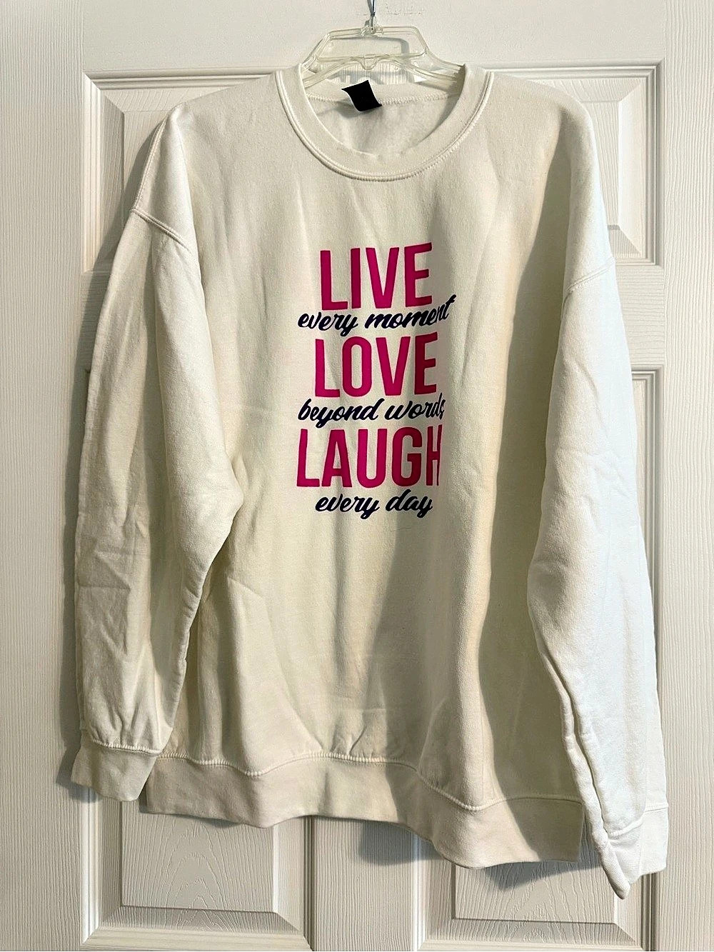 Gildan Crewneck Sweatshirt in White XL NWOT Live Love Laugh